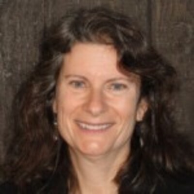 Portrait of Leslie Snyder